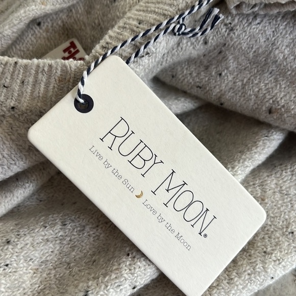 Oatmeal Colored V-Neck Sweater - New With Tags - Medium - Picture 6 of 6